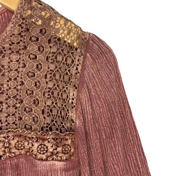 Easel flutter sleeve tunic top lace detail size small - Picture 6 of 12